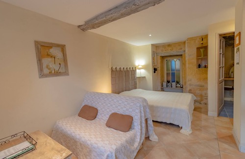 Sainte-Mondane Apartment | Holiday Apartment "Gite Les Milandes" with Shared Pool, Garden & Wi-Fi