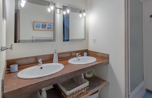 Sainte-Mondane Apartment | Holiday Apartment "Gite Beynac" with Shared Heated Pool, Shared Garden & Wi-Fi