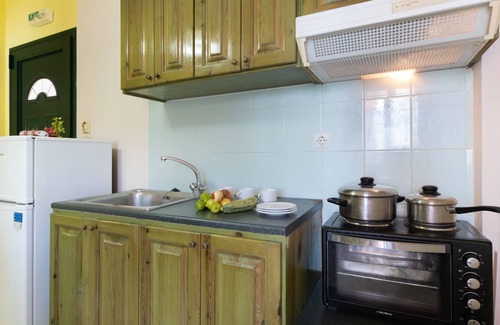Vassiliki Apartment | Holiday Apartment 'Apostolos Apartment 3' Close to Beach with Sea View & Wi-Fi