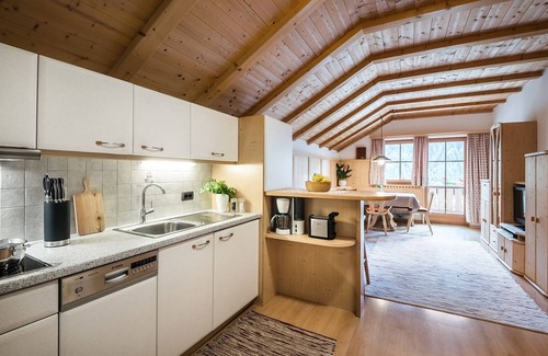 Bulla Apartment | Holiday Apartment "Arbea - Siëla" with Mountain View, Wi-Fi & Balcony