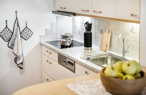 Bulla Apartment | Holiday Apartment "Arbea - Siëla" with Mountain View, Wi-Fi & Balcony
