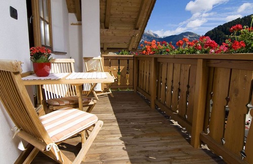 Bulla Apartment | Holiday Apartment "Arbea - Siëla" with Mountain View, Wi-Fi & Balcony