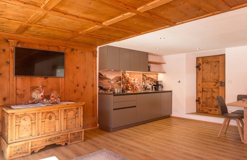 Valle di Casies Apartment | Holiday Apartment 'Ausserharmerhof Anno 1556' with Mountain View, Shared Garden and Wi-Fi