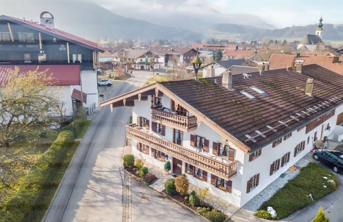 Kreuzfeld Apartment | Holiday Apartment "Beim Kreuzfelder Gambskogel" with Wi-Fi, Garden & Mountain View