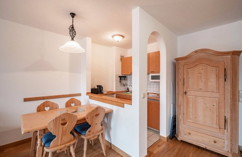 Oberaudorf Apartment | Holiday Apartment 'Brünnstein-Zimmer 46' with Pool, Shared Garden and Sauna