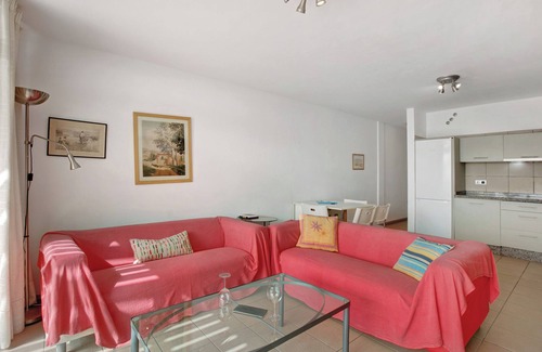 El Medano Apartment | Holiday Apartment 'Casa Médano 6 By Médano Rentals' with Sea Views, Terrace and Wi-Fi