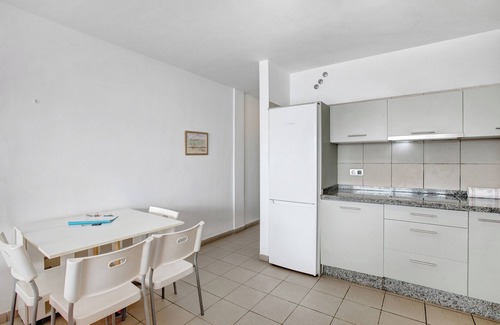 El Medano Apartment | Holiday Apartment 'Casa Médano 6 By Médano Rentals' with Sea Views, Terrace and Wi-Fi