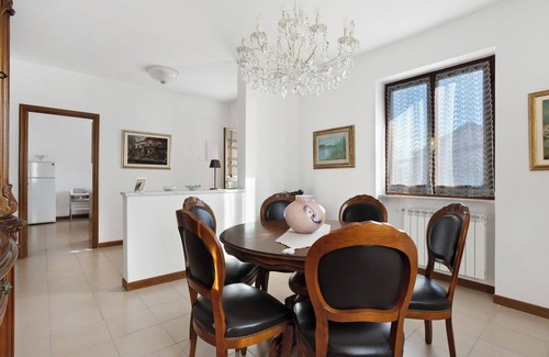 Arcola House | Holiday Apartment "Casa Vanda" with Private Garden, Balcony & Wi-Fi