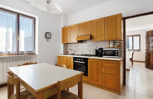 Arcola House | Holiday Apartment "Casa Vanda" with Private Garden, Balcony & Wi-Fi