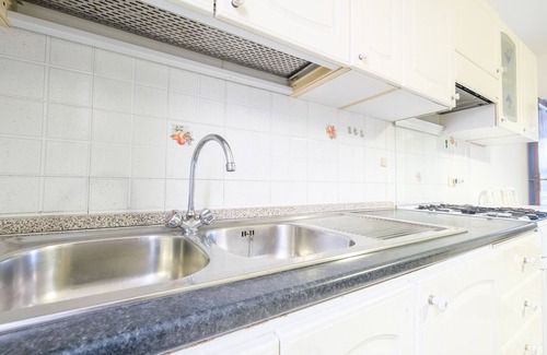 Canneto Apartment | Holiday Apartment "Case Vacanza Armando Trilo Canneto" with Shared Terrace & Wi-Fi