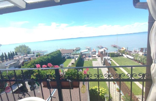 Siofok-Sosto Apartment | Holiday apartment Directly on the lake with its own jetty