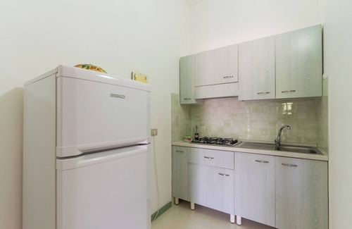 Ugento Apartment | Holiday Apartment "Domus Mea Salento Arazzo Verde" with Shared Pool, Shared Terrace & Wi-Fi