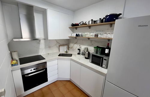 Almunecar Apartment | Holiday Apartment 'Epsilon 2 4f Primera Línea De Playa' with Sea View, Shared Pool & Wi-Fi