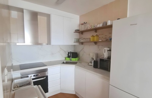 Almunecar Apartment | Holiday Apartment 'Epsilon 2 4f Primera Línea De Playa' with Sea View, Shared Pool & Wi-Fi