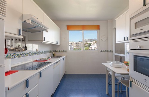 Carihuela Apartment | Holiday Apartment Carihuela beach close to the Beach with Shared Pool & Wi-Fi