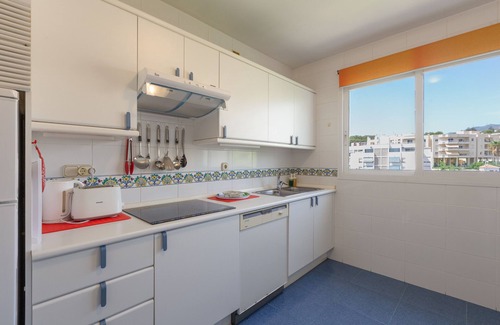 Carihuela Apartment | Holiday Apartment Carihuela beach close to the Beach with Shared Pool & Wi-Fi