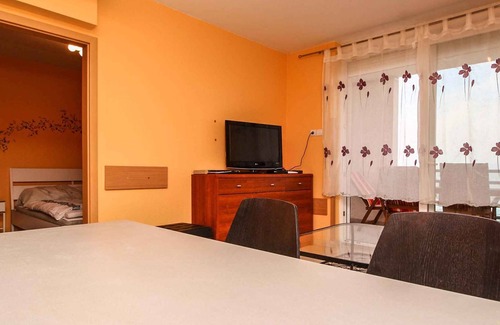 Balatonoszod Apartment | Holiday apartment directly on the water with lake panorama and modern decor