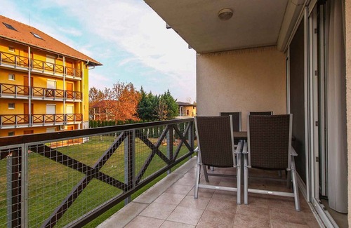 Balatonoszod Apartment | Holiday apartment right on the water with internet access and washing machine