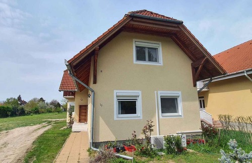 Balatonbereny Apartment | Holiday apartment only 500 m from Balaton, with air conditioning and WiFi