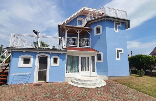 Balatonfured Apartment | Holiday apartment with terrace and wireless