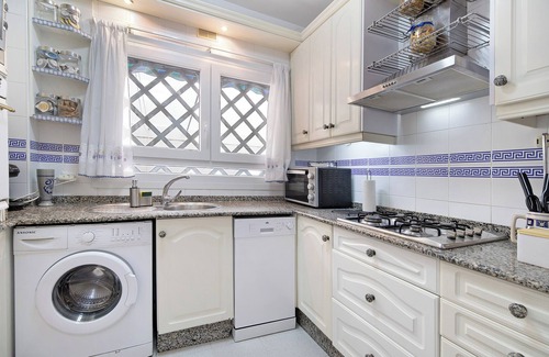 Cadiz Apartment | Holiday Apartment "Huerta del Obispo" with Wi-Fi and Terrace