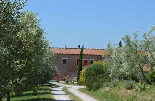 Bollano Apartment | Holiday apartment in the garden of an agri