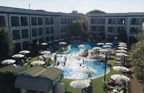 Lido di Spina Apartment | Holiday apartment with outdoor pool