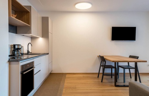 Tramin Apartment | Holiday Apartment "Karin - Merlot" with Shared Terrace and Wi-Fi