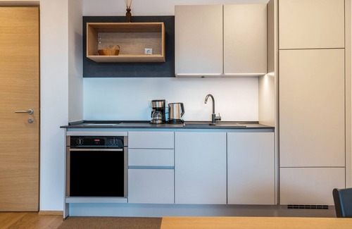 Tramin Apartment | Holiday Apartment "Karin - Merlot" with Shared Terrace and Wi-Fi
