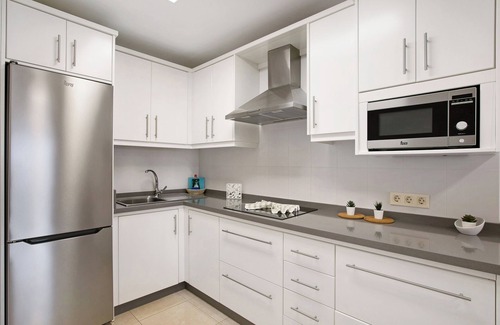 El Medano Apartment | Holiday Apartment 'La Perla D22 By Médano Rentals' with Shared Pool, Balcony and Wi-Fi