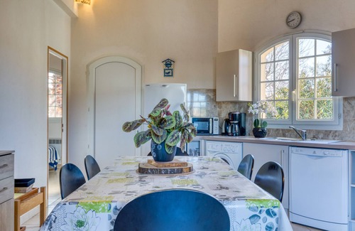 Le Grau-dʼAgde Apartment | Holiday Apartment "La Madrague St Vincent A" with Shared Pool, Shared Terrace & Wi-Fi