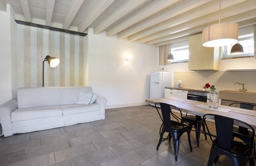 Desenzano del Garda Apartment | Holiday Apartment "Ligustro" with Private Terrace, Shared Garden & Pool
