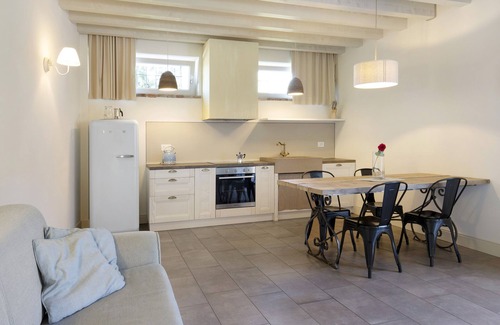 Desenzano del Garda Apartment | Holiday Apartment "Ligustro" with Private Terrace, Shared Garden & Pool