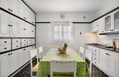 Los Gavilanes Apartment | Holiday Apartment "Los Morales" with Sea View, Shared Terrace & Wi-Fi