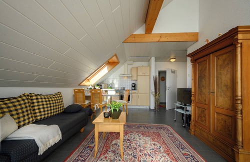 Schienen Apartment | Holiday Apartment "Mara" at Lake Constance with Wi-Fi, Terrace & Garden