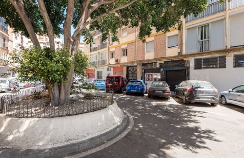 Cruz de Humilladero Apartment | Holiday Apartment "Maria Zambrano Málaga" with Wi-Fi