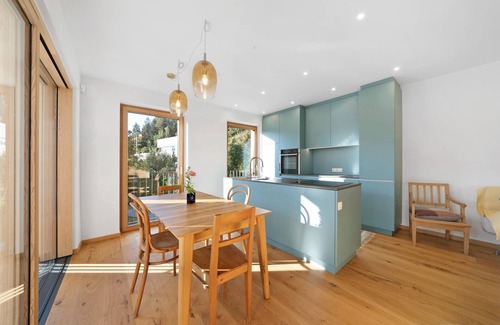 Vollan Apartment | Holiday Apartment 'Plattwies' with Mountain View, Private Terrace and Wi-Fi