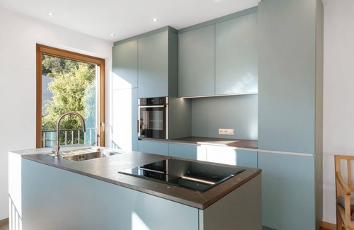 Vollan Apartment | Holiday Apartment 'Plattwies' with Mountain View, Private Terrace and Wi-Fi