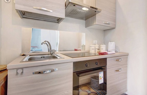 Maslianico Apartment | Holiday Apartment "Viola - Residenza Cernobbio" with Mountain View, Balcony & Wi-Fi