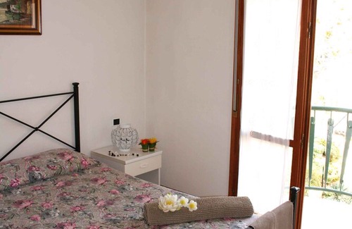 Fogliano Marina Apartment | Holiday apartment with balcony and internet