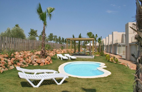 L'Escala Apartment | Holiday apartment with beautiful garden and various pools