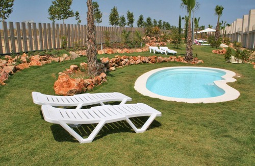 L'Escala Apartment | Holiday apartment with beautiful garden and various pools
