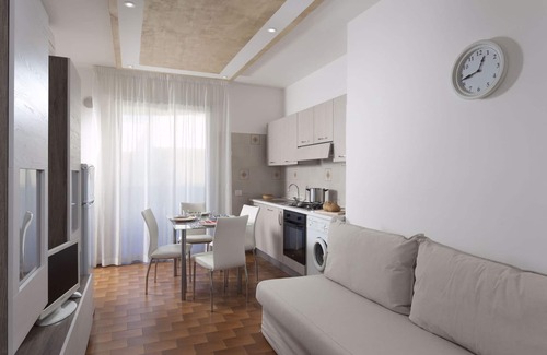 Fogliano Marina Apartment | Holiday apartment with balcony and air conditioning