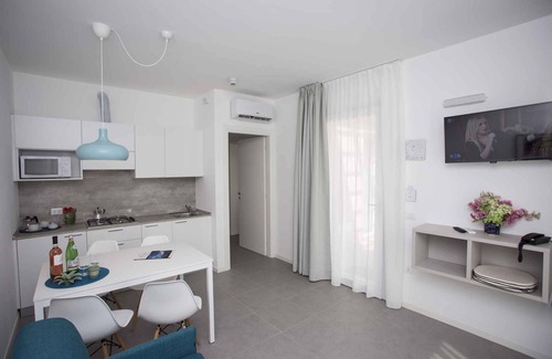 Cisano Apartment | Holiday apartment with outdoor pool and balcony
