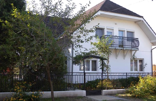Fonyod Apartment | Holiday apartment with pool and table tennis
