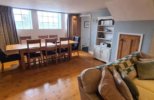 Harlech Apartment | Holiday Cottage in Snowdonia (Sleeps 10)