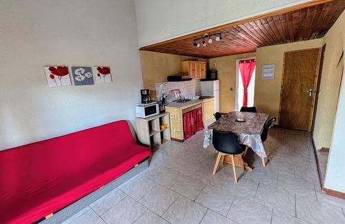 Roquefort-des-Corbieres House | Holiday Home 'La Capelle 4 Persons 876' with Shared Pool, Wi-Fi and Air Conditioning