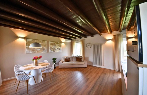 Castelnuovo del Garda House | Holiday home with garden and air conditioning