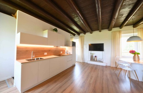 Castelnuovo del Garda House | Holiday home with garden and air conditioning