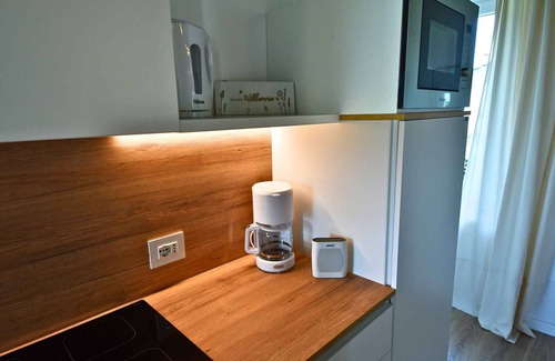 Castelnuovo del Garda House | Holiday home with garden and air conditioning